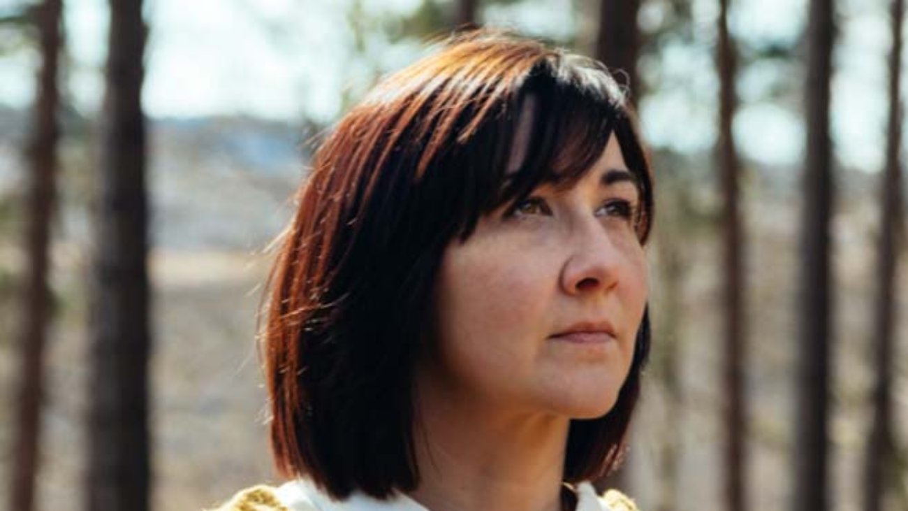 woman-profetional-out-cardigan