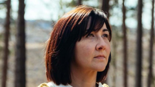 woman-profetional-out-cardigan